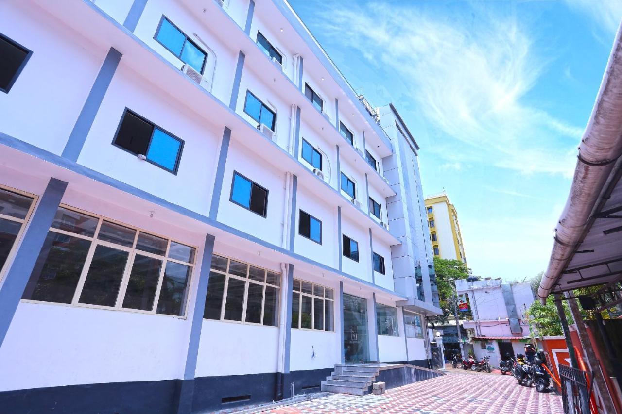 Hotel Oyo 13577 Tkr Metro Residency Kochi Exteriér fotografie